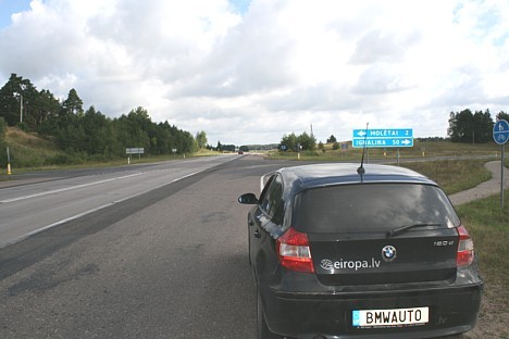 Uz autostrādes Daugavpils-Viļņa ir apdzīvota vieta Moletai, kur notiek Lietuvas autorallijs 16910