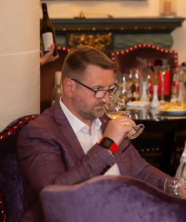 Vecrīgas 5 zvaigžņu viesnīcā «Grand Palace Hotel» degustējam kopā ar Ronaldu Pētersonu 12 Austrijas vīnus. Foto: Jānis Bērziņš 316718