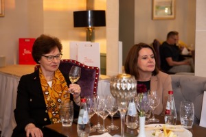 Vecrīgas 5 zvaigžņu viesnīcā «Grand Palace Hotel» degustējam kopā ar Ronaldu Pētersonu 12 Austrijas vīnus. Foto: Jānis Bērziņš 11