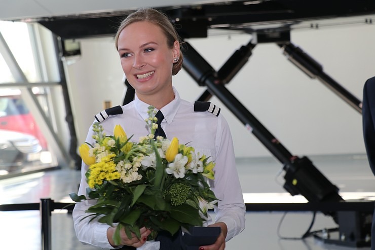 Sešpadsmit studenti absolvēja Latvijas lidsabiedrības airBaltic Pilotu akadēmiju 316965