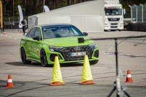 Par godu «Audi RS3» Latvijas pirmizrādei Biķernieku autosacīkšu trasē rūc motori. Foto: Audi Latvija 14