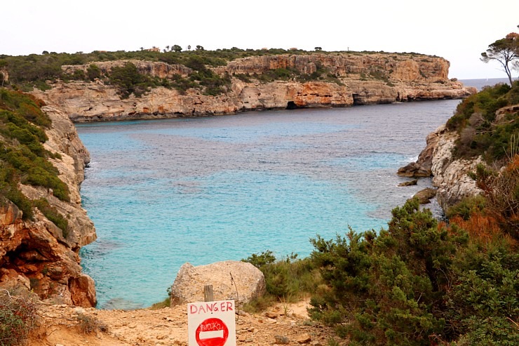 Klinšu ieskautā «Calo des Moro» pludmale salas dienvidos tiek uzskatīta par skaistāko Maļorkā. Sadarbībā ar Latvijas tūrisma firmu Atlantic Travel Klinšu ieskautā «Calo des Moro» pludmale salas dienvidos tiek uzskatīta par skaistāko Maļorkā. Sadarbībā ar Latvijas tūrisma firmu Atlantic Travel 317370