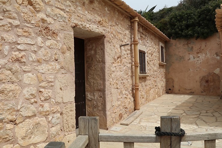Klinšu ieskautā «Calo des Moro» pludmale salas dienvidos tiek uzskatīta par skaistāko Maļorkā. Sadarbībā ar Latvijas tūrisma firmu Atlantic Travel Klinšu ieskautā «Calo des Moro» pludmale salas dienvidos tiek uzskatīta par skaistāko Maļorkā. Sadarbībā ar Latvijas tūrisma firmu Atlantic Travel 317387