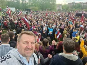 Rīgā Latvijas patrioti iziet masveidīgā gājienā «Par atbrīvošanos no padomju mantojuma» 4