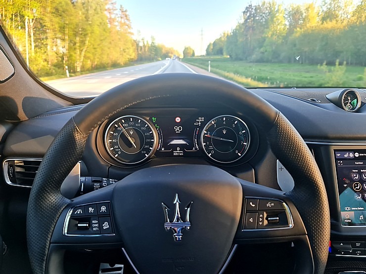 Travelnews.lv apceļo Latviju ar luksus klases apvidus vāģi «Maserati Levante SQ4» 317797
