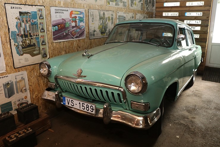 Travelnews.lv Daugavpilī apmeklē privātu motormuzeju «RetroGaraž-D» ar «Moskviču» izstādi 317913