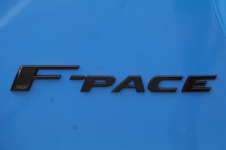 Travelnews.lv ar jaudīgiem vāģiem «Jaguar F-Pace SVR» un «Jaguar F-Type» dodas Biķernieku trasē 317949