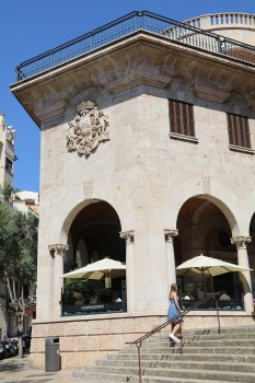 Travelnews.lv iepazīst Maļorkas galvaspilsētas Palmas arhitektūru, kafejnīcas un pilsētas dzīvi. Sadarbībā ar Latvijas tūrisma firmu «Atlantic Travel» 19