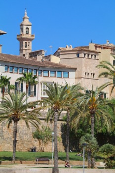 Travelnews.lv iepazīst Maļorkas galvaspilsētas Palmas arhitektūru, kafejnīcas un pilsētas dzīvi. Sadarbībā ar Latvijas tūrisma firmu «Atlantic Travel» 43