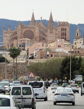 Travelnews.lv iepazīst Maļorkas galvaspilsētas Palmas arhitektūru, kafejnīcas un pilsētas dzīvi. Sadarbībā ar Latvijas tūrisma firmu «Atlantic Travel» 6