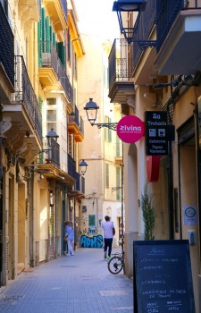 Travelnews.lv iepazīst Maļorkas galvaspilsētas Palmas ielu dzīvi un kultūras objektus. Sadarbībā ar Latvijas tūrisma firmu «Atlantic Travel» 32