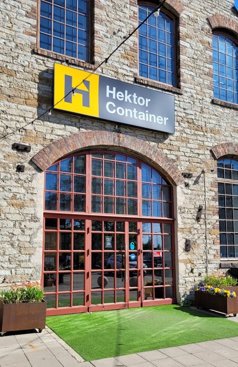Travelnews.lv sadarbībā ar «Avis Latvija» iepazīst Tallinas konteineru viesnīcu «Hektor Container Hotel» 318859