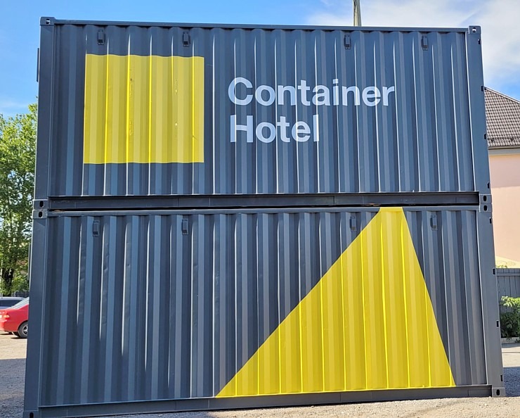 Travelnews.lv sadarbībā ar «Avis Latvija» iepazīst Tallinas konteineru viesnīcu «Hektor Container Hotel» 318861