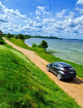 Travelnews.lv ar auto nomas «Avis Latvia» spēkratu apceļo Rāznas ezeru un Ludzu 10