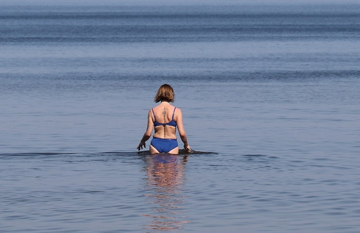 Travelnews.lv novēro, ka saulainās Jūrmalas pludmales sāk pievilināt tūristus un atpūtniekus 319393