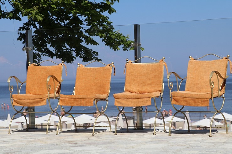 Travelnews.lv novēro, ka saulainās Jūrmalas pludmales sāk pievilināt tūristus un atpūtniekus 319368