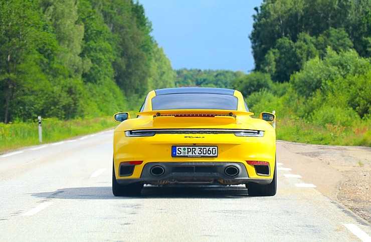 Travelnews.lv izbrauc lielceļu tūri «Porsche World Road Show Latvia 2022» ar jaudīgiem spēkratiem 319798