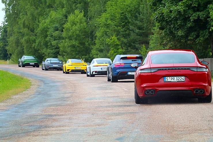 Travelnews.lv izbrauc lielceļu tūri «Porsche World Road Show Latvia 2022» ar jaudīgiem spēkratiem 319816