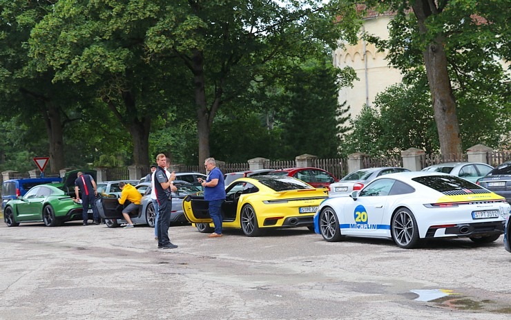 Travelnews.lv izbrauc lielceļu tūri «Porsche World Road Show Latvia 2022» ar jaudīgiem spēkratiem 319817