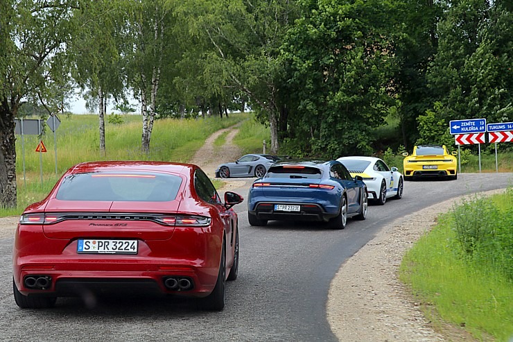 Travelnews.lv izbrauc lielceļu tūri «Porsche World Road Show Latvia 2022» ar jaudīgiem spēkratiem 319823