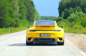Travelnews.lv izbrauc lielceļu tūri «Porsche World Road Show Latvia 2022» ar jaudīgiem spēkratiem 2