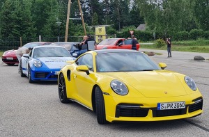 Travelnews.lv izbrauc lielceļu tūri «Porsche World Road Show Latvia 2022» ar jaudīgiem spēkratiem 7