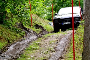 Lielceļu tūres «Porsche World Road Show Latvia 2022» dalībnieki iebrauc uz pusdienām «Kalnamuižā» 7
