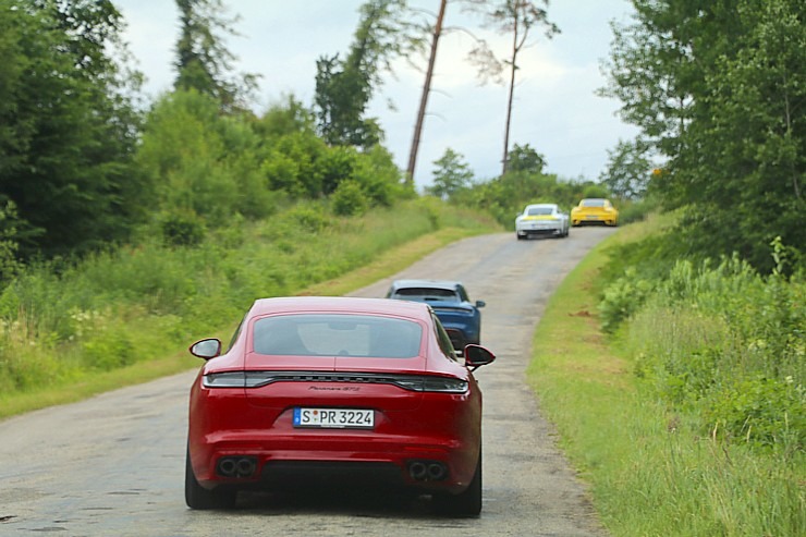 Lielceļu tūres «Porsche World Road Show Latvia 2022» dalībnieki iepazīst Kurzemi un spēkratus 319919