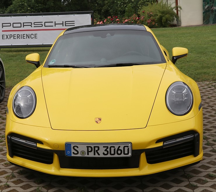Lielceļu tūres «Porsche World Road Show Latvia 2022» dalībnieki iepazīst Kurzemi un spēkratus 319937