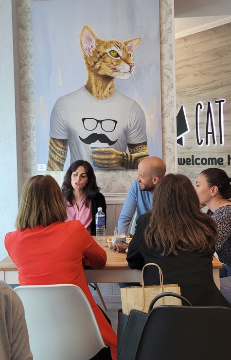 Travelnews.lv apmeklē Viļņas kafejnīcu ar kaķiem «Cat Cafe» Foto: Marta Mackeviča 320491