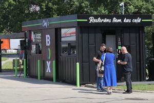 «Neste» degvielas uzpildes stacijā atklāj Latvijas šefpavāru līdznemšanas restorānu «Chefs BOX» 3