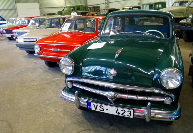 Travelnews.lv ar jauno «Citroën C5 X» apmeklē atpūtas kompleksa «Mikelis» apjomīgo motormuzeju 320673