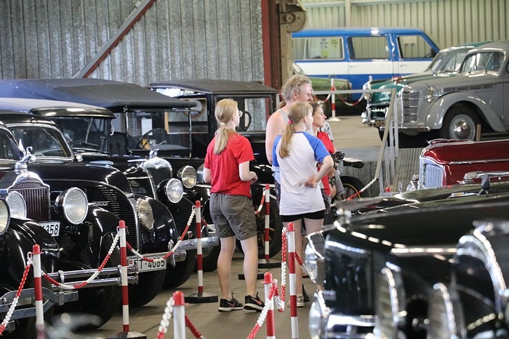 Travelnews.lv ar jauno «Citroën C5 X» apmeklē atpūtas kompleksa «Mikelis» apjomīgo motormuzeju 320678