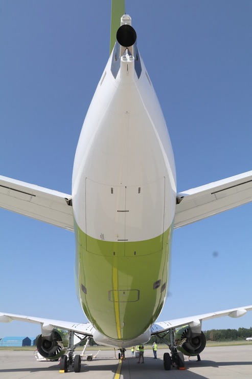 Travelnews.lv drīkst klātienē izložņāt jauno «airBaltic» lidmašīnu «Airbus A220-300» lidostā «Rīga» 320710