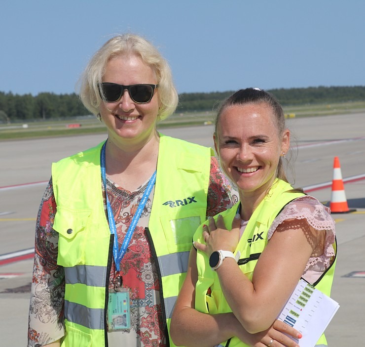 Travelnews.lv drīkst klātienē izložņāt jauno «airBaltic» lidmašīnu «Airbus A220-300» lidostā «Rīga» 320714