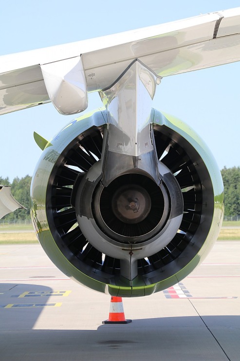 Travelnews.lv drīkst klātienē izložņāt jauno «airBaltic» lidmašīnu «Airbus A220-300» lidostā «Rīga» 320716