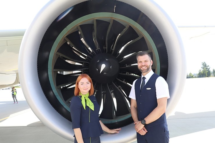 Travelnews.lv drīkst klātienē izložņāt jauno «airBaltic» lidmašīnu «Airbus A220-300» lidostā «Rīga» 320700