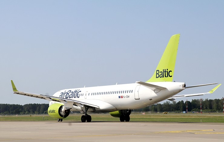 Travelnews.lv drīkst klātienē izložņāt jauno «airBaltic» lidmašīnu «Airbus A220-300» lidostā «Rīga» 320721