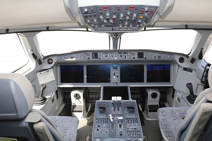 Travelnews.lv drīkst klātienē izložņāt jauno «airBaltic» lidmašīnu «Airbus A220-300» lidostā «Rīga» 320706