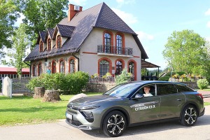 Travelnews.lv ar jauno «Citroën C5 X» apmeklē atpūtas kompleksa «Miķelis» restorānu 1