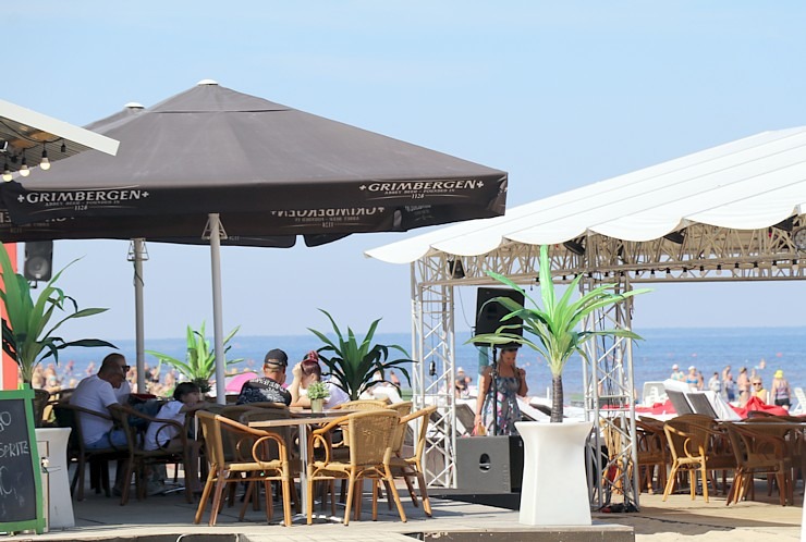 Travelnews.lv apmeklē Jūrmalas pludmalē ēdināšanas un izklaides vietas 321995