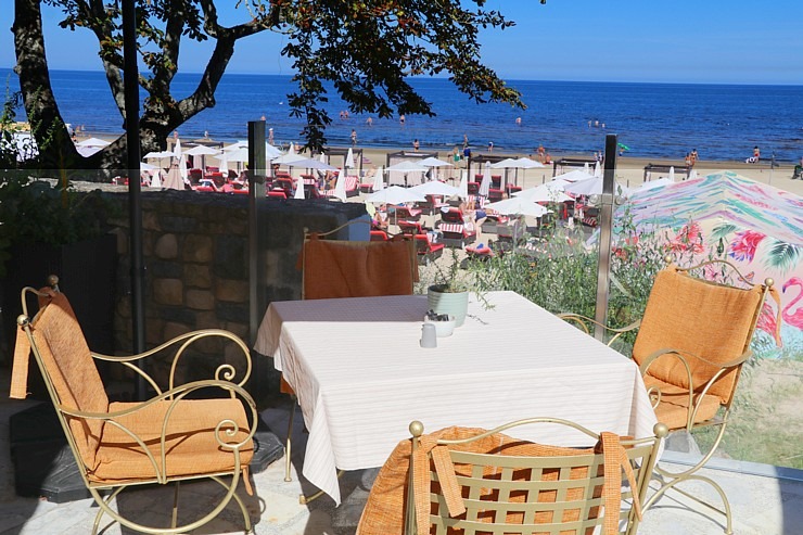 Travelnews.lv apmeklē Jūrmalas pludmalē ēdināšanas un izklaides vietas 322000