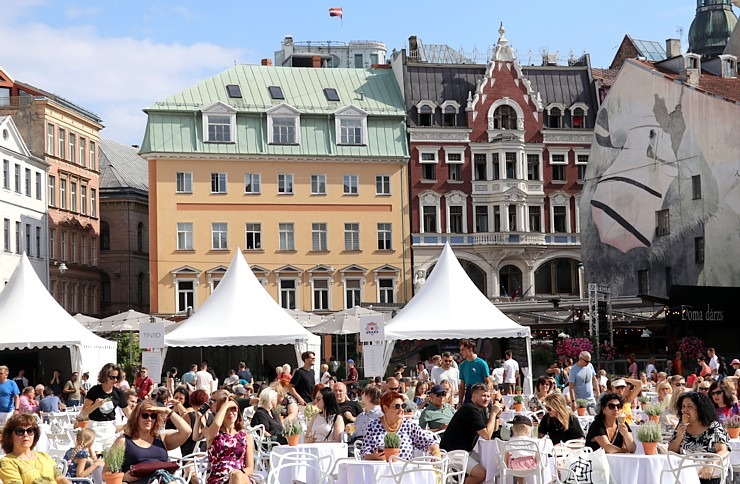 Rīgas restorāni Doma laukumā piedāvā galvaspilsētas svētkos delikateses un jaunas garšas 322245