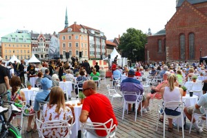 Rīgas restorāni Doma laukumā piedāvā galvaspilsētas svētkos delikateses un jaunas garšas 37