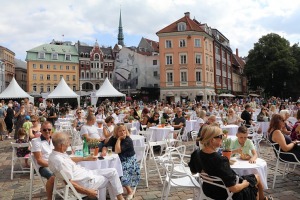 Rīgas restorāni Doma laukumā piedāvā galvaspilsētas svētkos delikateses un jaunas garšas 38