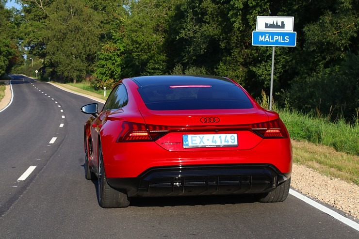 Travelnews.lv apceļo Mālpili ar jaudīgo un elektrisko «Audi e-tron GT» 322680