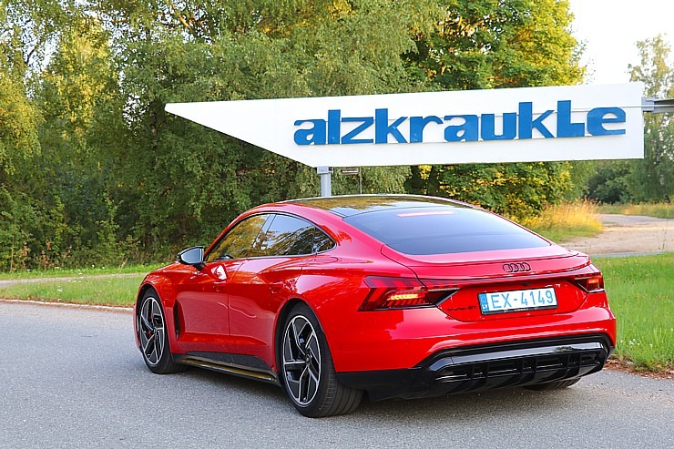 Travelnews.lv ar jaudīgo un elektrisko «Audi e-tron GT» apceļo Aizkraukles novadu 322710