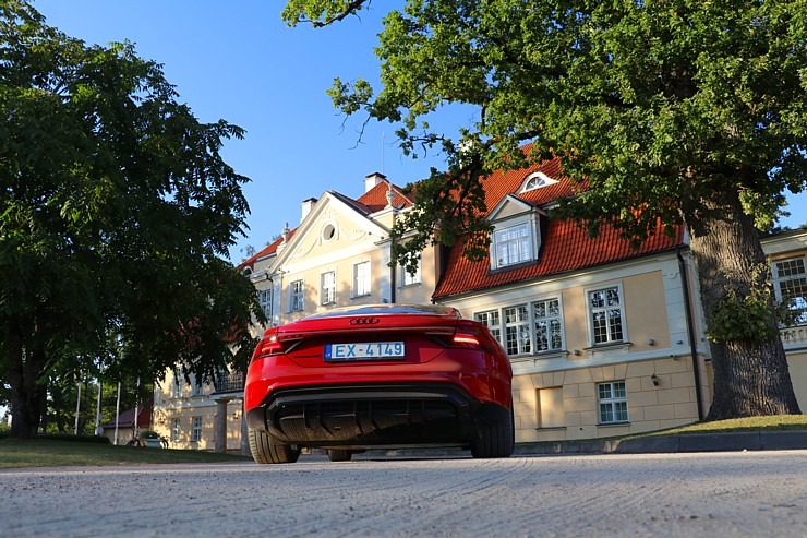 Travelnews.lv ar jaudīgo un elektrisko «Audi e-tron GT» apceļo Aizkraukles novadu 322725