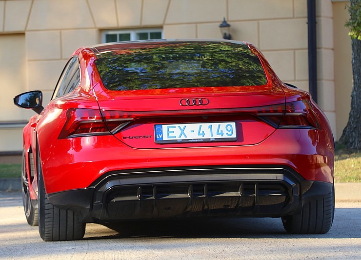 Travelnews.lv ar jaudīgo un elektrisko «Audi e-tron GT» apceļo Aizkraukles novadu 322726