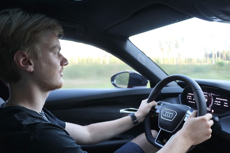 Travelnews.lv ar jaudīgo un elektrisko «Audi e-tron GT» apceļo Aizkraukles novadu 322727